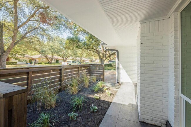 Building Photo - 10819 Oasis Dr