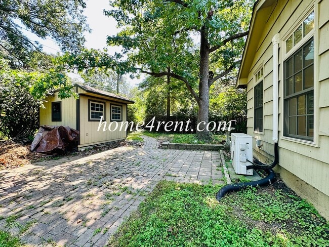 Building Photo - 11131 Wornall Rd