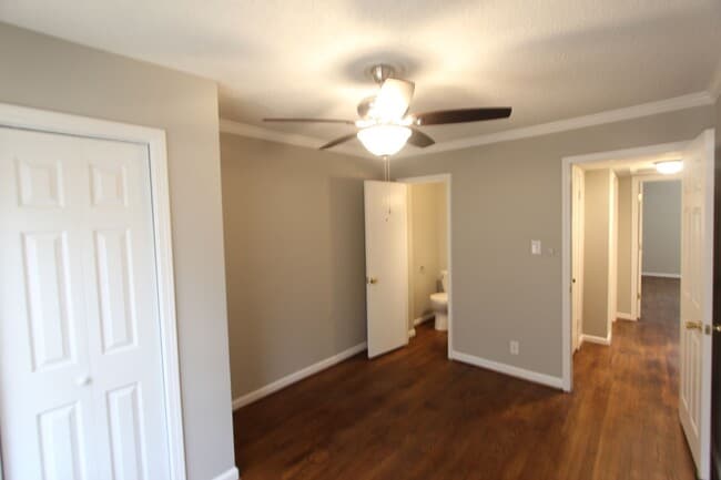 Building Photo - 3 Bedroom, 1.5 Bath! New on the Market and Newly Renovated! Better Hurry!!