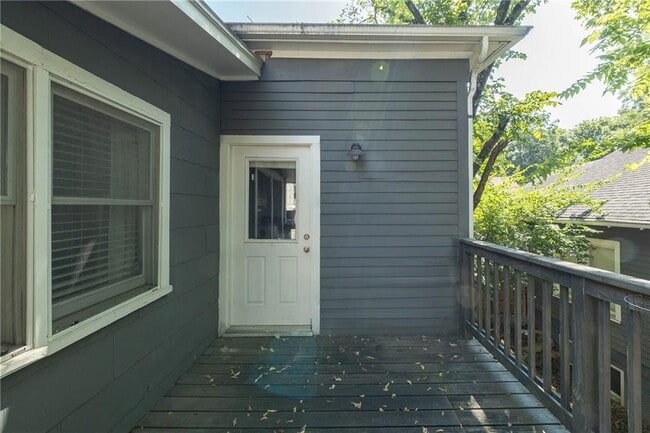 Building Photo - 347 Rollston Ave
