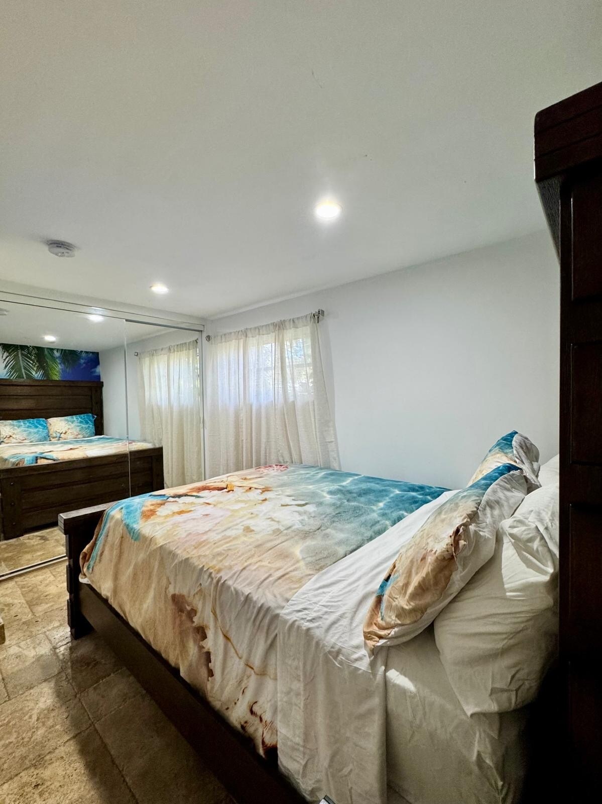 Building Photo - 2542 Monroe St