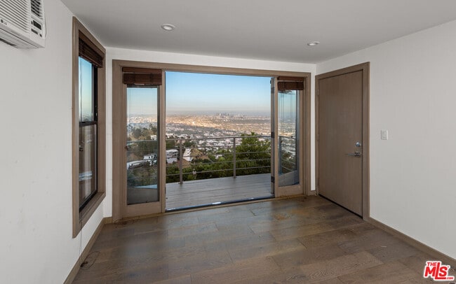 Building Photo - 1600 Viewmont Dr