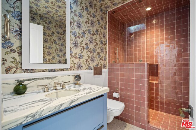 Building Photo - 7038 Dume Dr