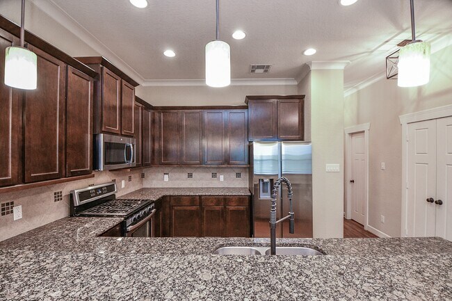 Building Photo - 5615 Kiam St