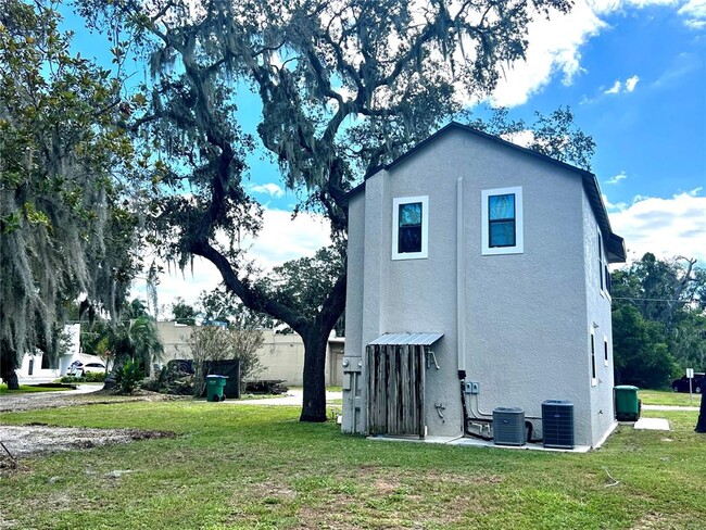 Building Photo - 16909 Franklin Ave