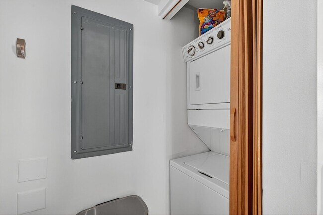 Building Photo - 275 NW Flagler Ave