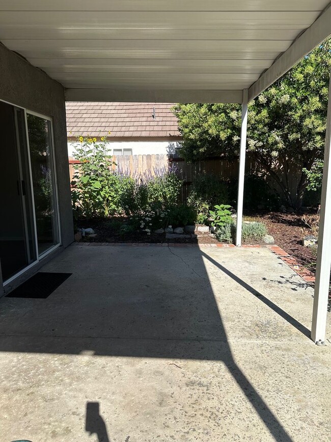 Building Photo - Beautifully Renovated Craftsman  4 Bed/2.5...