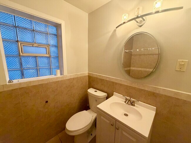 Building Photo - 314 E 83rd St