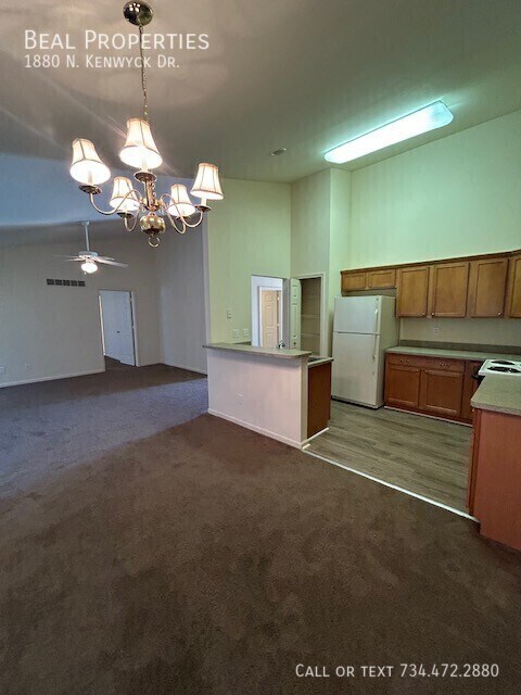 Building Photo - 1880 N Kenwyck Dr