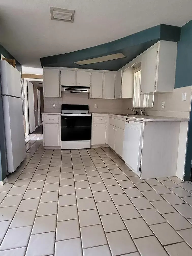 Kitchen - 1440 Brixton Ln