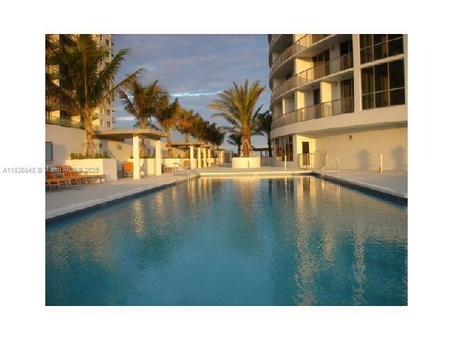 Building Photo - 1750 N Bayshore Dr