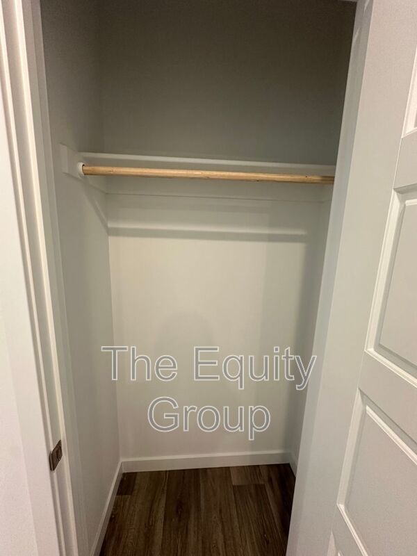 Building Photo - 2502 Cambridge Ct