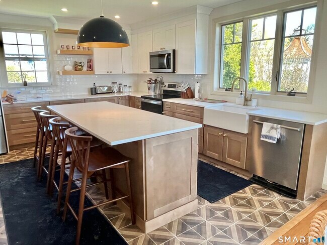 Building Photo - 39 Main St