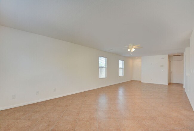 Building Photo - Fabulous 3 bed/2.5 bath two-story home in ...