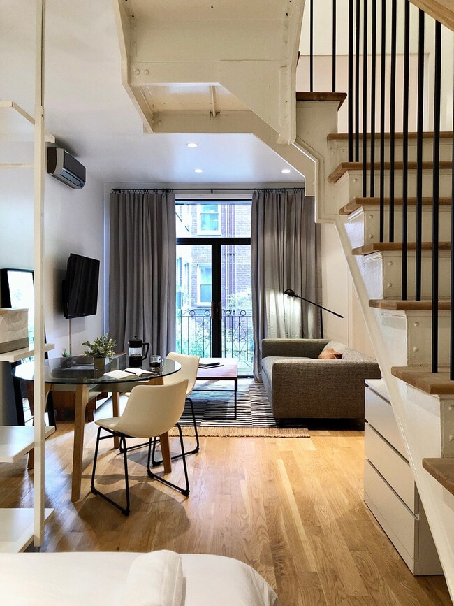 Building Photo - 126 E 37th St