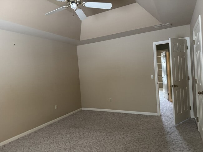 Building Photo - 916 Palomino Ln