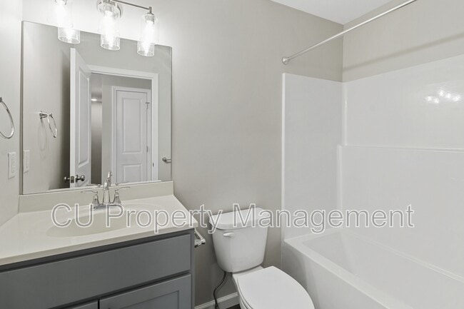 Building Photo - 1316 S Smith Rd