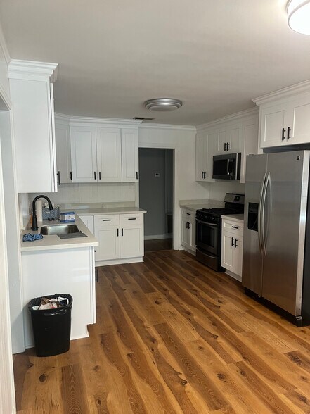 Building Photo - 104 Shady Oaks Dr