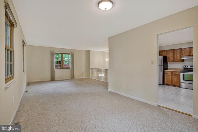 Building Photo - 607 Ridge Dr