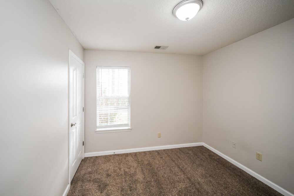 Building Photo - 4230 Ravenwood Dr N