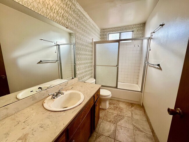 Building Photo - 651 Belladonna Ct