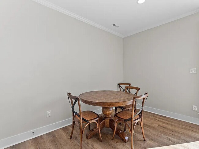 Building Photo - Lease OR Lease to Own
