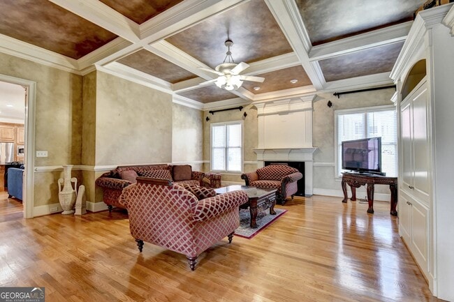 Building Photo - 8910 Pinehurst Cove