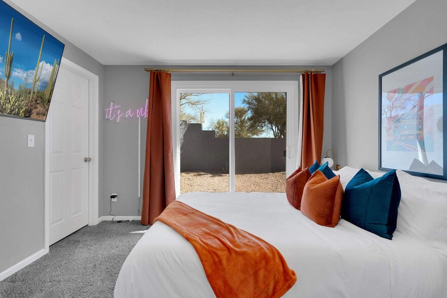 Building Photo - 6240 E River Rd