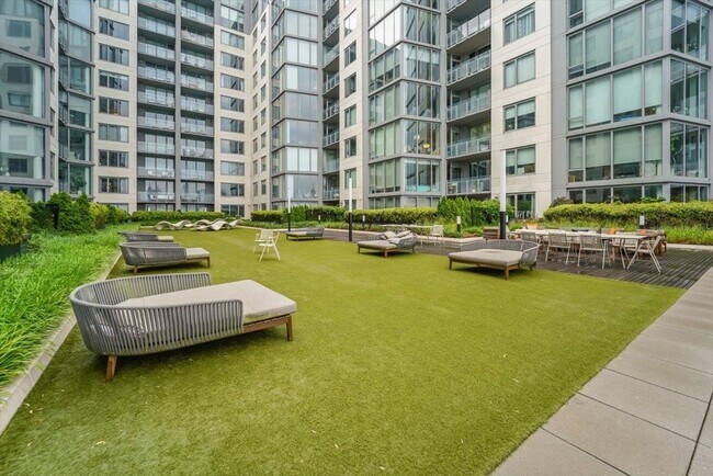 Building Photo - 9 Ave at Port Imperial