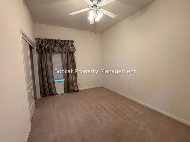 Building Photo - 1626 Evergreen Dr