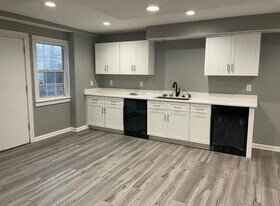 Building Photo - 220 Drumcliff Ct