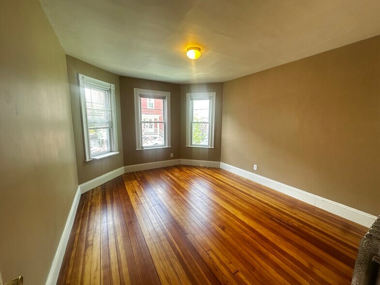 Building Photo - 30 Calvin St