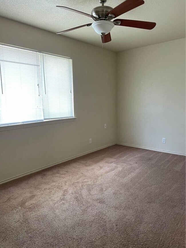 Building Photo - 20805 Trotters Ln