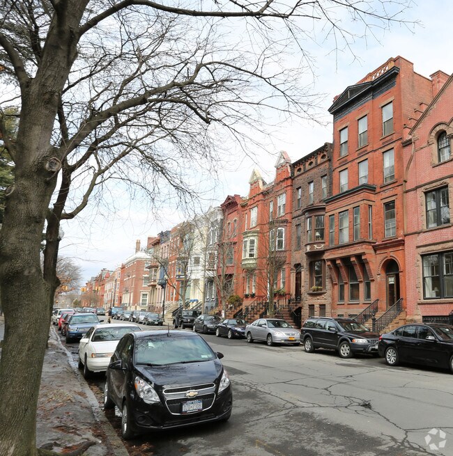 Building Photo - 441 State St