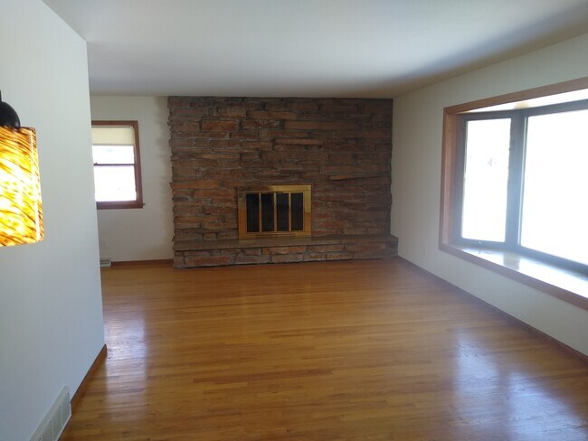 Building Photo - 1110 Revere Dr