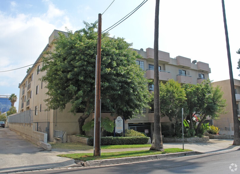 Building Photo - Poinsettia Place