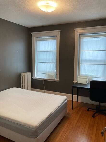 Primary Photo - 30 Glenville Ave