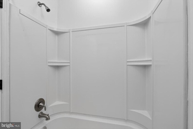 Building Photo - 1733 W Oxford St