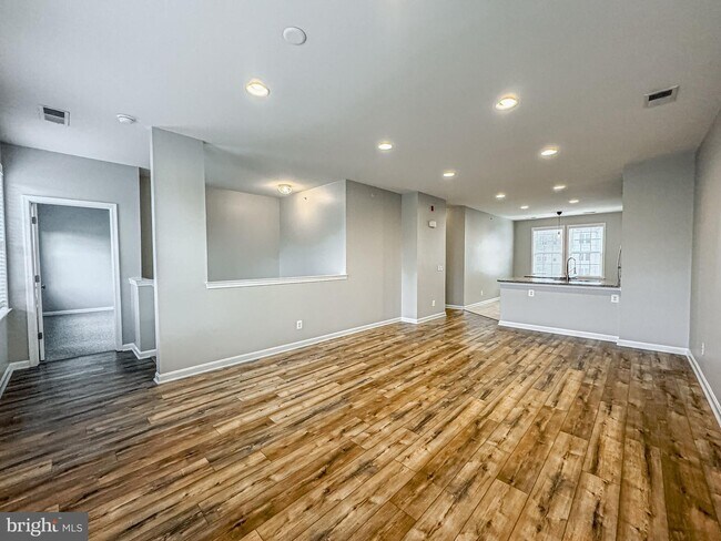 Building Photo - 42212 Water Iris Terrace