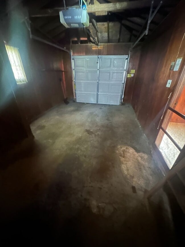 Building Photo - 2 Bed/1.5 Bath Home For Rent on Cynthia Lane - FIRST MONTH FREE WITH 13 MONTH LEASE!