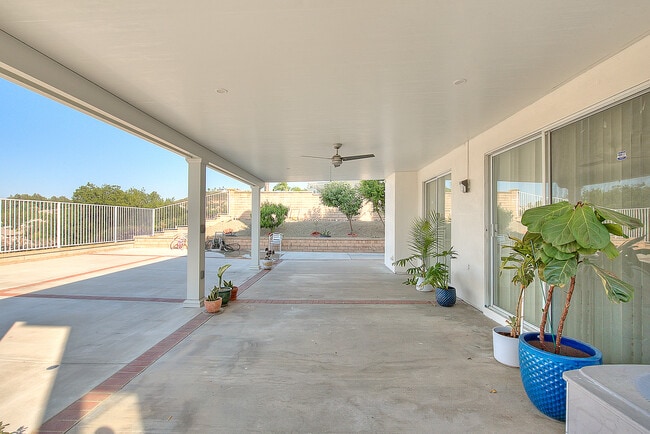 Building Photo - 3571 Rio Ranch Rd