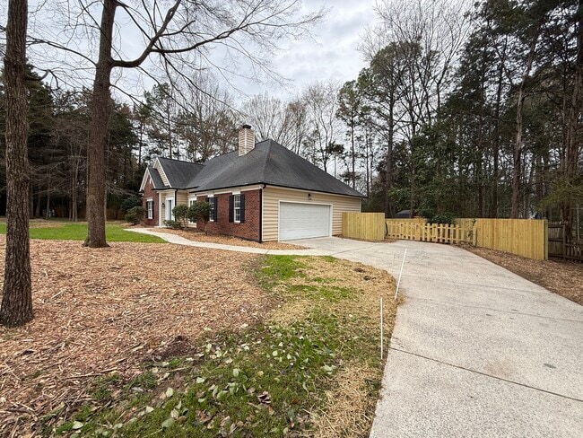 Building Photo - 2539 Springs Dr