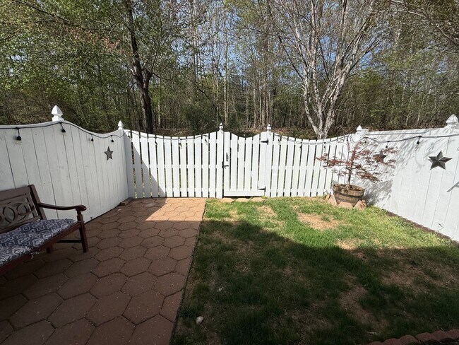 Building Photo - Beautiful 2 Bedroom, 2.5 Bath Townhome in St. Andrews at Stoney Creek – Golf Course Community, Wh...