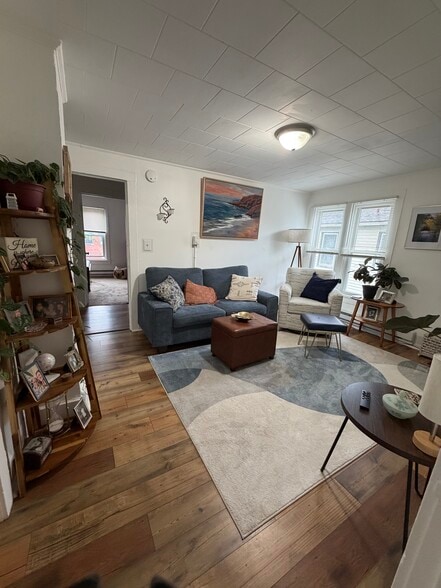 Family Room - 116 Parce Ave