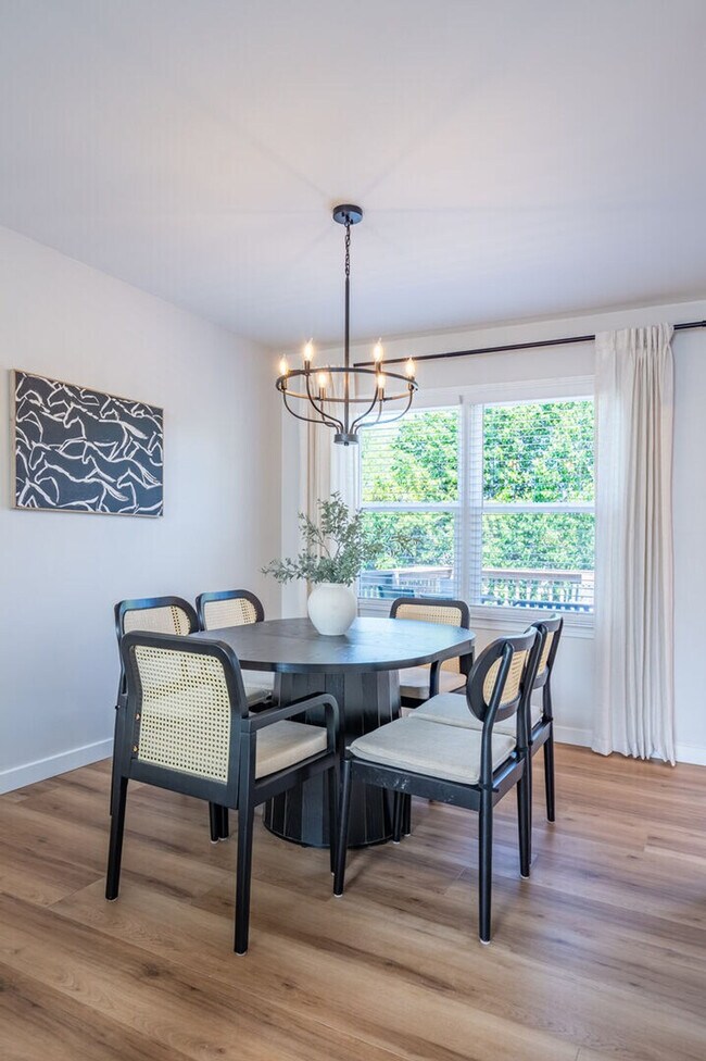 Building Photo - 18 Huntcliff Dr