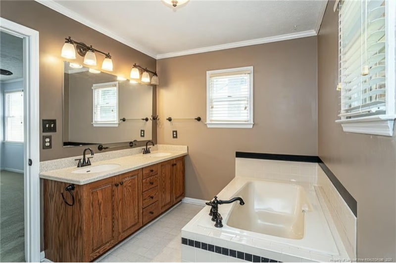 Building Photo - 3461 Gables Dr