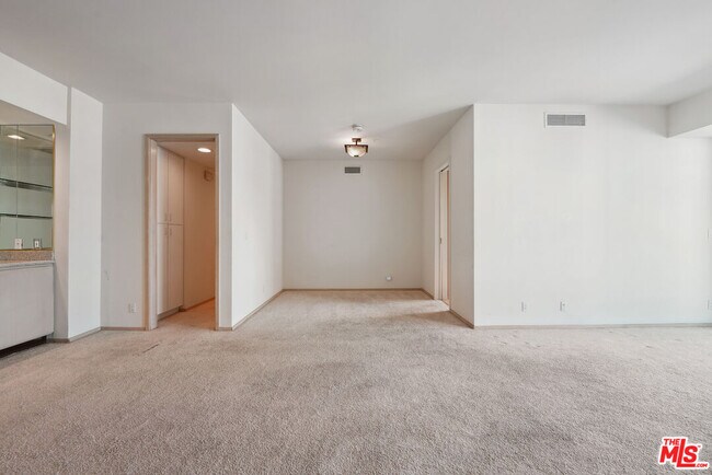 Building Photo - 10490 Wilshire Blvd
