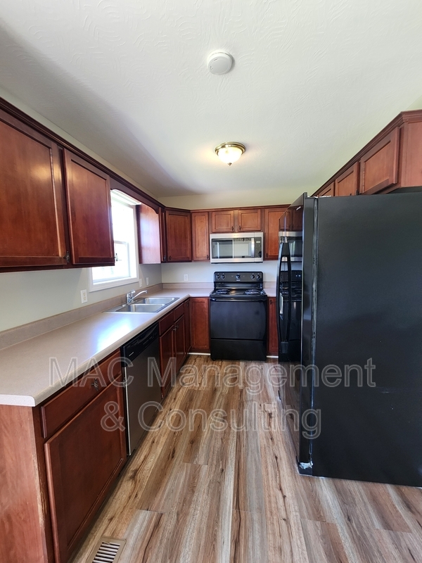 Building Photo - 1748 Bouton Dr