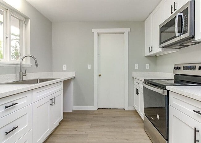 Building Photo - Beautiful 3 Bedroom Home on Spacious Lot in Federal Way