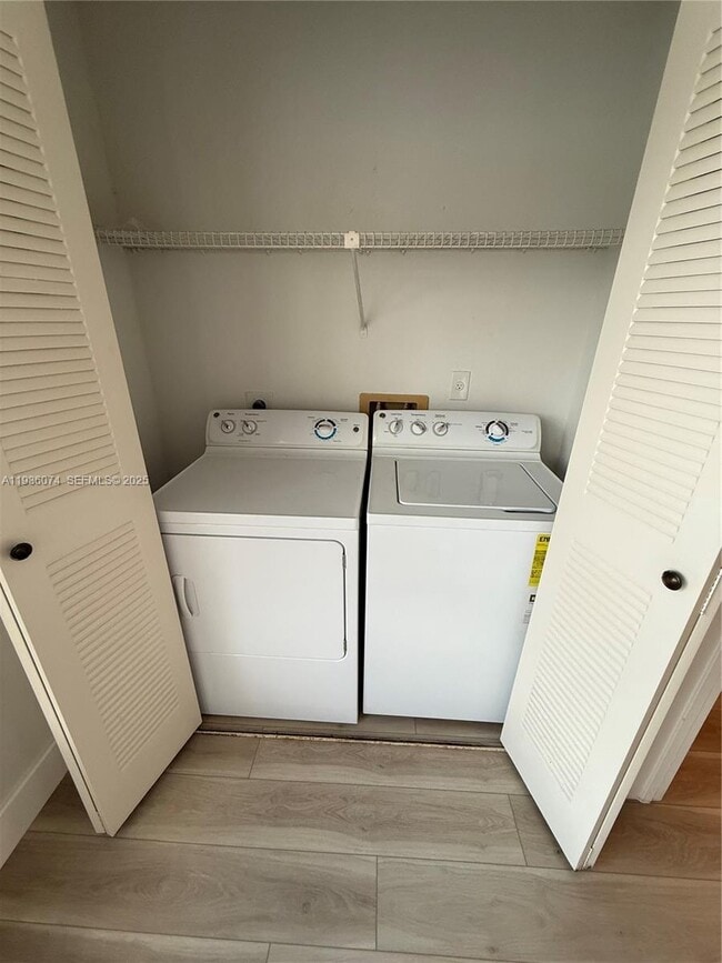 Building Photo - 3350 Pinewalk Dr N